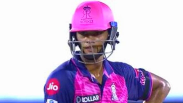 যশস্বীর ১০৩ মিটারের বিশাল ছয়! বল গেল স্টেডিয়ামের বাইরে