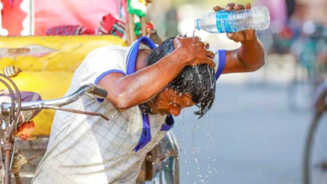 সারাদেশে হিটস্ট্রোকে ৭ জনের মৃত্যু