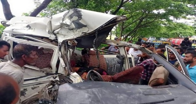 বাস মাইক্রোবাস ও ট্রাকের সংঘর্ষে হবিগঞ্জে নিহত ৪