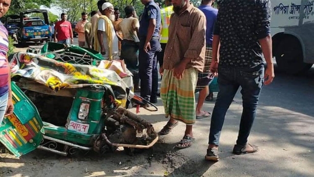 সড়ক দুর্ঘটনায় কুমিল্লায় নারী ও শিশুসহ নিহত ৪