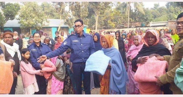 জয়পুরহাটে শৈতপ্রবাহে জনজীবন বিপর্যস্ত : চলছে শীতবস্ত্র বিতরণ