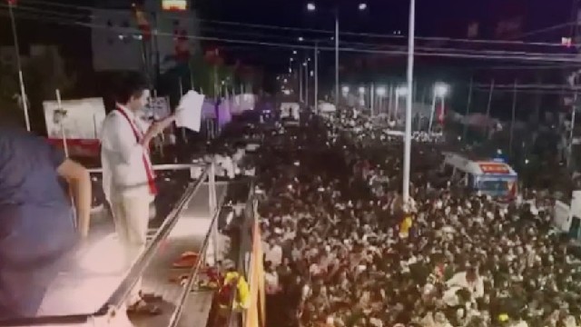 ভিজয়ের কারুর সমাবেশে পদদলিত হয়ে ৪১ জনের মৃত্যু: পুলিশ বলছে, 'রাজনৈতিক ক্ষমতার প্রদর্শন'