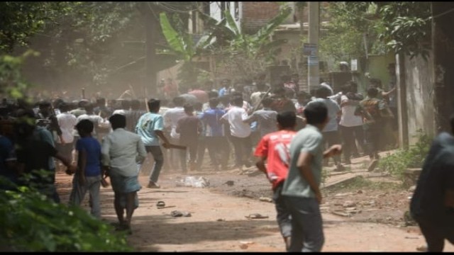 চট্টগ্রাম বিশ্ববিদ্যালয়ে শিক্ষার্থী-গ্রামবাসী সংঘর্ষ: চুরি হওয়া অস্ত্র ফেরাতে প্রশাসনের বিজ্ঞপ্তি