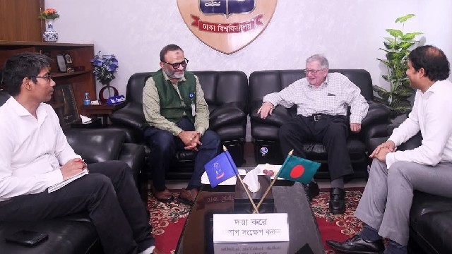 ঢাবি উপাচার্যের সঙ্গে অক্সফোর্ড ইমেরিটাস অধ্যাপকের সাক্ষাৎ