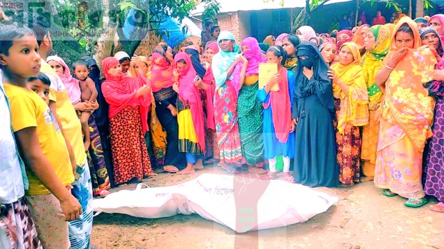 নাচোলে ট্রাক-ভ্যান-মোটরসাইকেলের ত্রিমুখী সংঘর্ষে প্রাণ গেল যুবকের