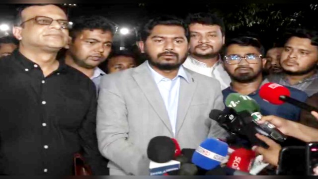 হামলার বিচার না হলে গলায় গামছা পরাব”—সিঙ্গাপুর থেকে ফিরে নুরের হুঁশিয়ারি