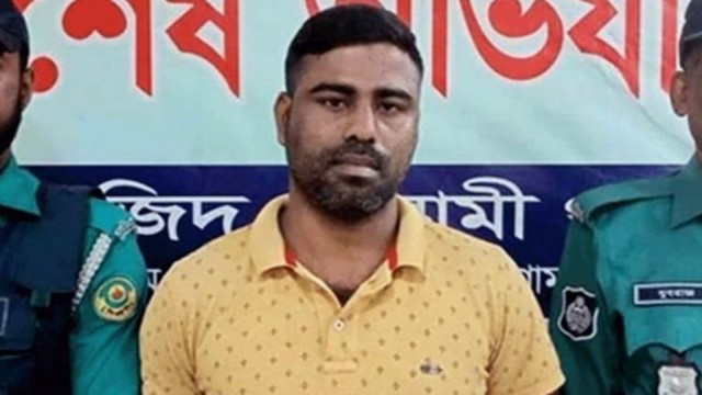 চট্টগ্রামের ‘শীর্ষ সন্ত্রাসী’ ৩৫ মামলার আসামি বার্মা সবুজ গ্রেপ্তার