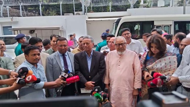 ইউরোপীয় ইউনিয়ন চায় বাংলাদেশে দ্রুত গণতন্ত্র প্রতিষ্ঠা, আমীর খসরু জানালেন