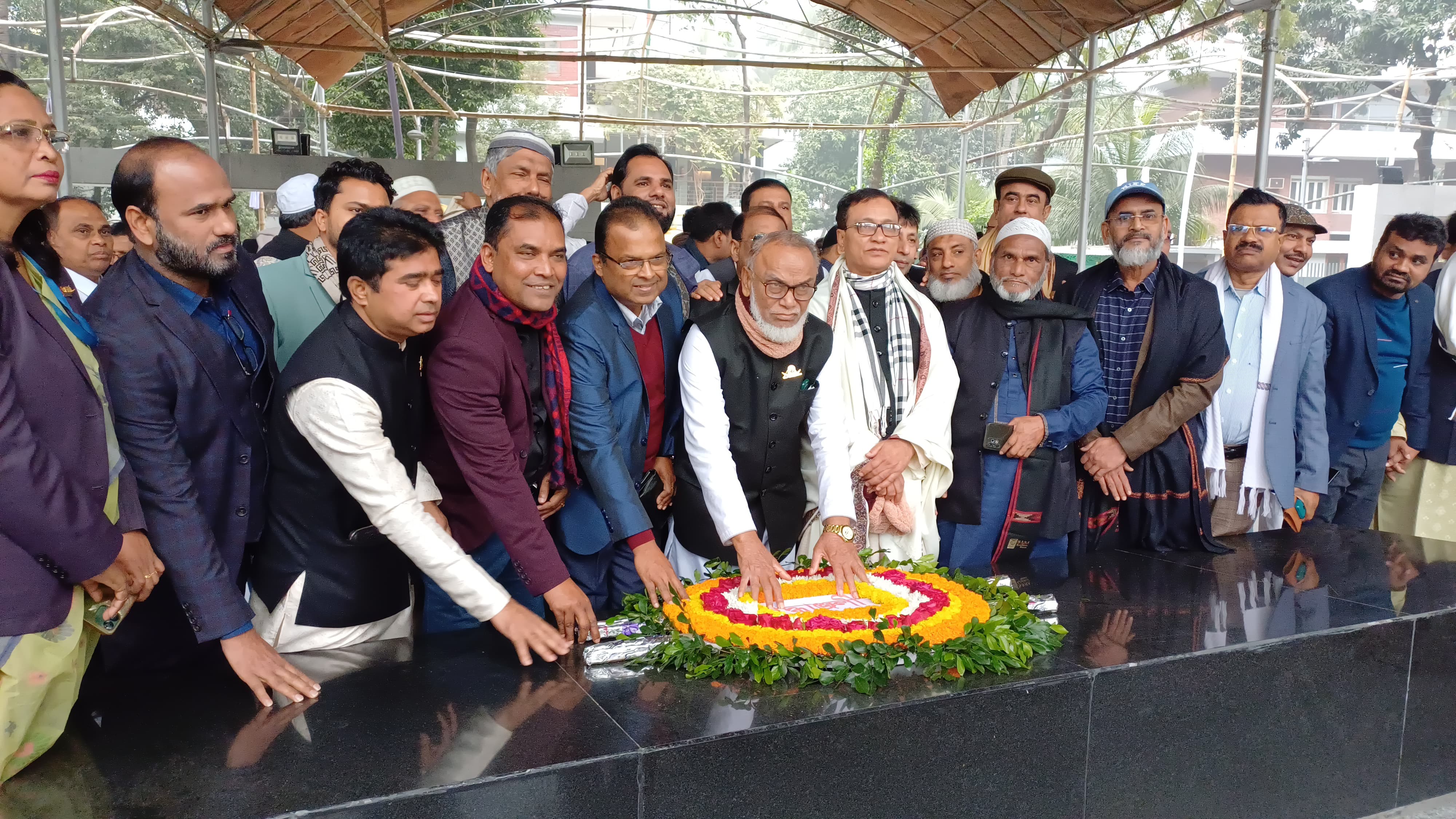 বঙ্গবন্ধু প্রতিকৃতিতে শ্রদ্ধা নিবেদন করলেন মুন্সিগঞ্জ-১ আসনের নব নির্বাচিত এমপি মহিউদ্দিন আহমেদ
